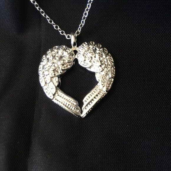 Angel Wings Necklace - Picture 1 of 2